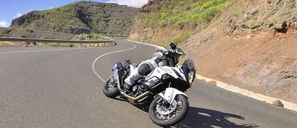 La Sardegna in Moto: Le Strade più Panoramiche da Percorrere