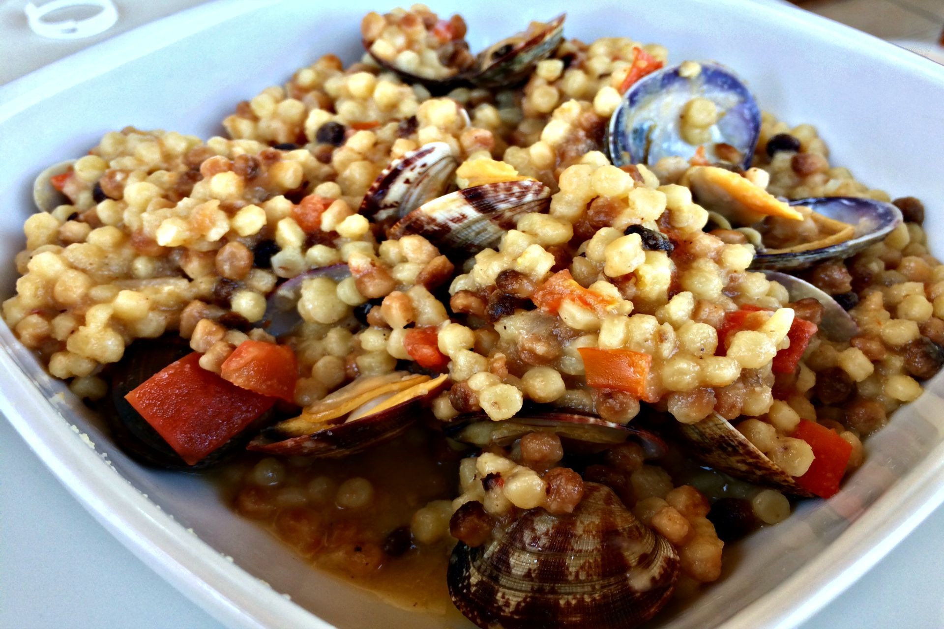 La Fregula Sarda: Viaggio Nella Tradizione Gastronomica dell’Isola