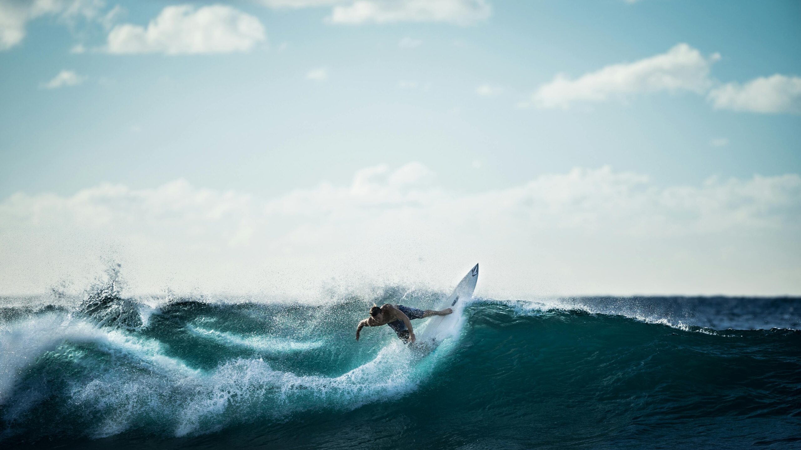 Dove Fare Surf in Sardegna: Guida ai Migliori Spot