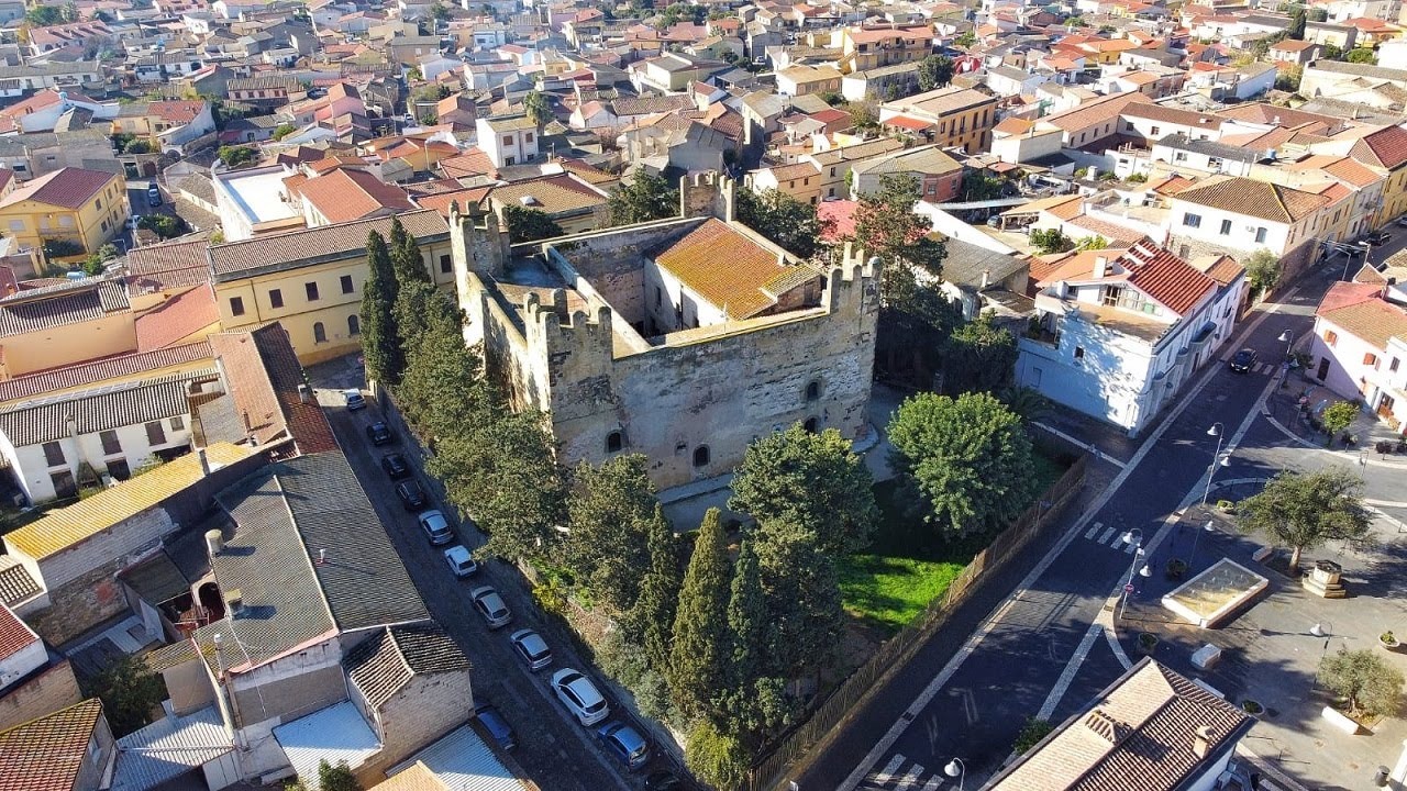 Sanluri: Cuore Storico ed Economico del Campidano