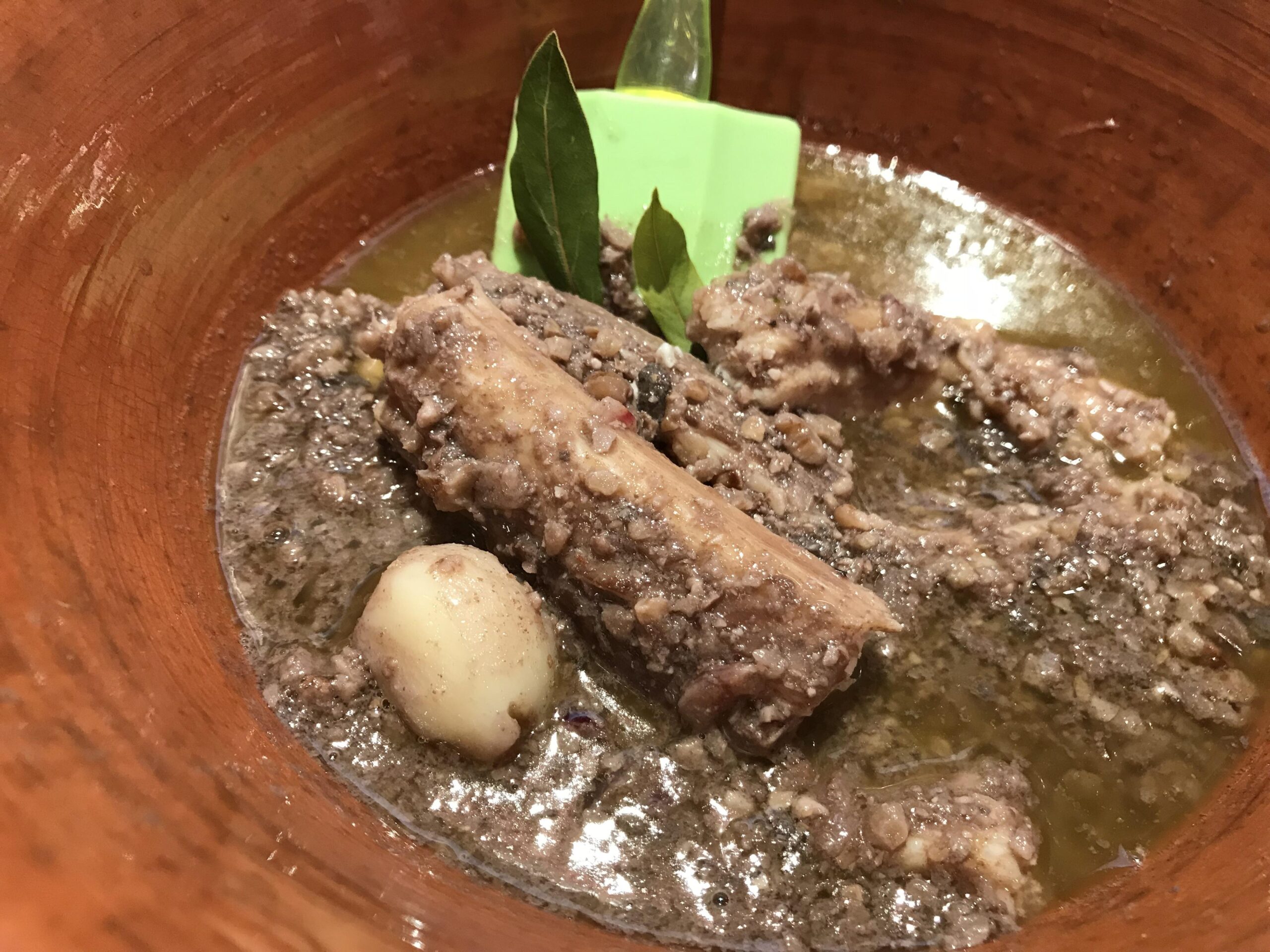 Sa Burrida: l’anima di Cagliari in un piatto di mare crudo e cotto