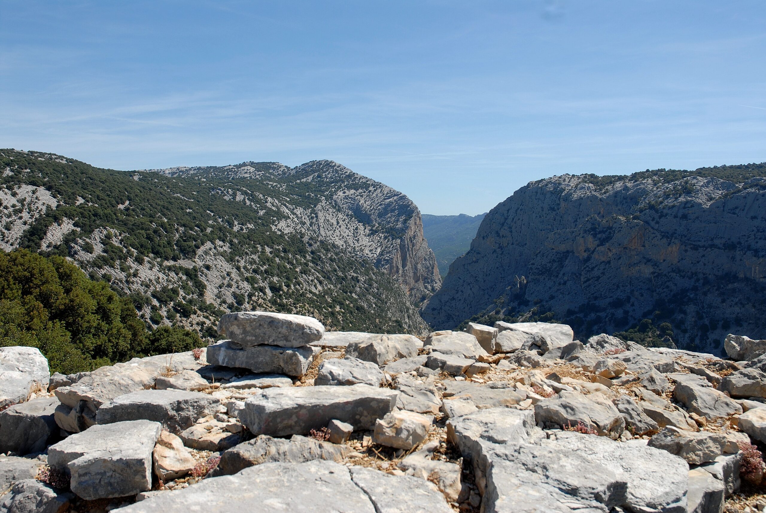 Marzo in Sardegna: Trekking tra i Primi Profumi di Primavera