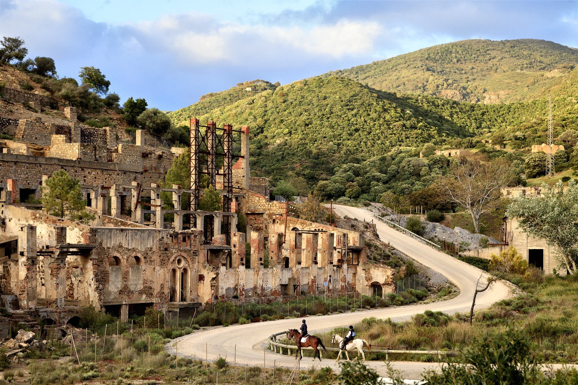 Miniera abbandonata di Ingurtosu: l’atmosfera western della Sardegna a metà primavera