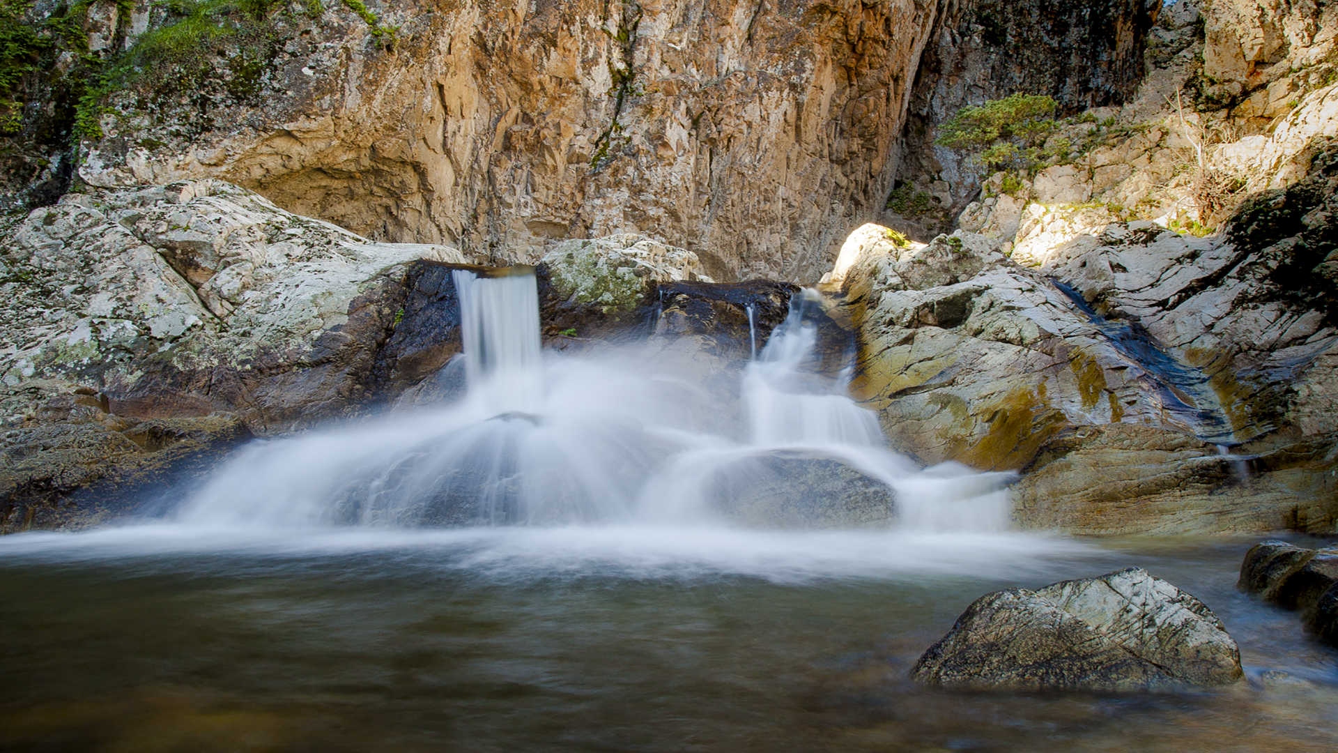 Ponti di Primavera: 3 Itinerari di un Giorno per il 25 Aprile in Sardegna